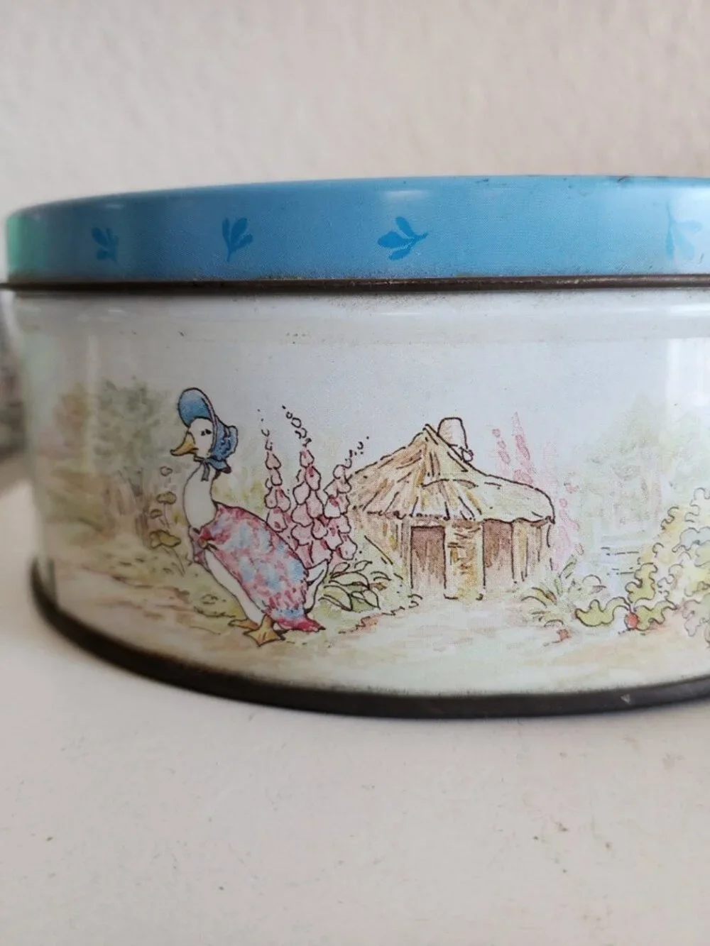 Frederick Warne & Co World of Beatrix Potter Peter Rabbit Round Cookie Tin 1992
